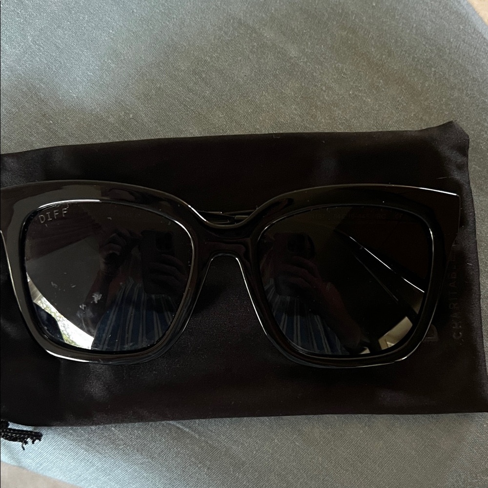 Diff Black Oversized Sunglasses - image 5